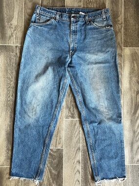 Vintage USA made Levi’s 550 baggy fit jeans 36x29.5 actual cropped frayed bottom